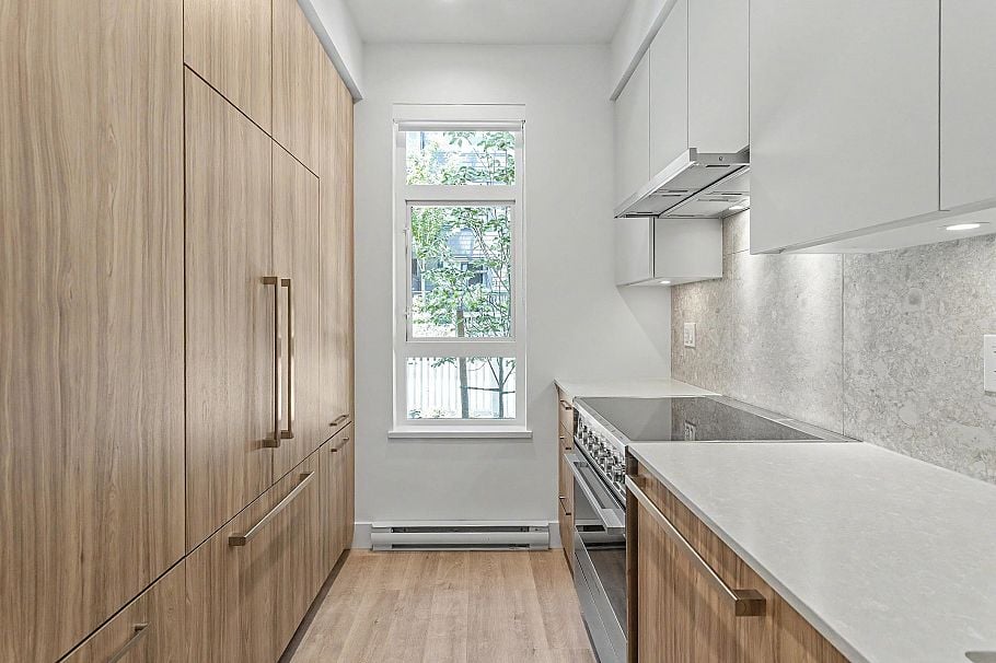 105 2304 Emery Court North Vancouver, BC - 9