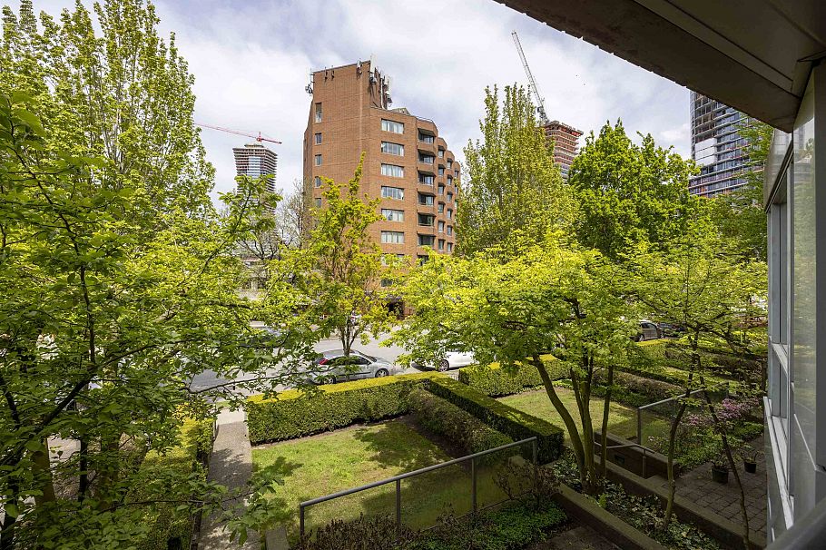 205 638 W 45th Avenue Vancouver, BC - 23