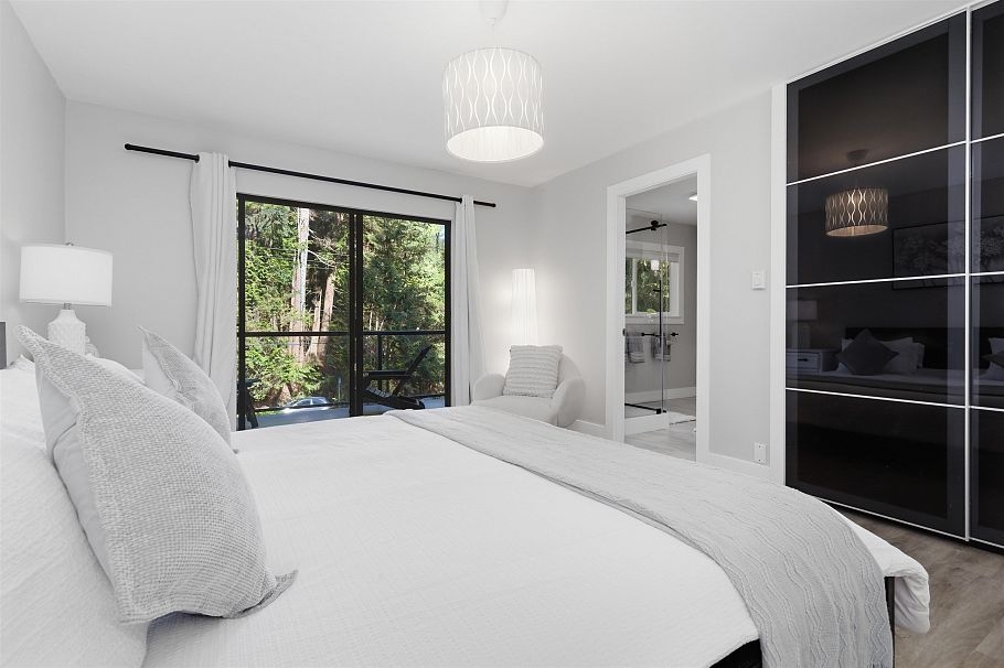 4535 Raeburn Street North Vancouver, BC - 16