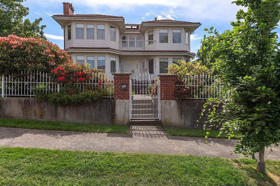 7416 Jasper Crescent Vancouver, BC - 1