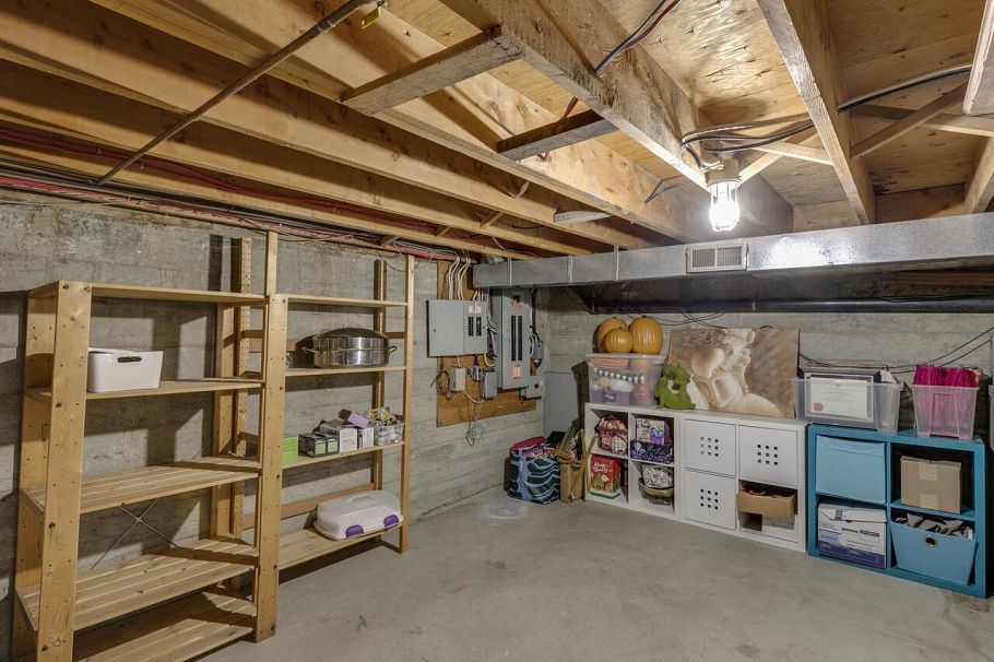 763 Weymouth Drive North Vancouver, BC - 32