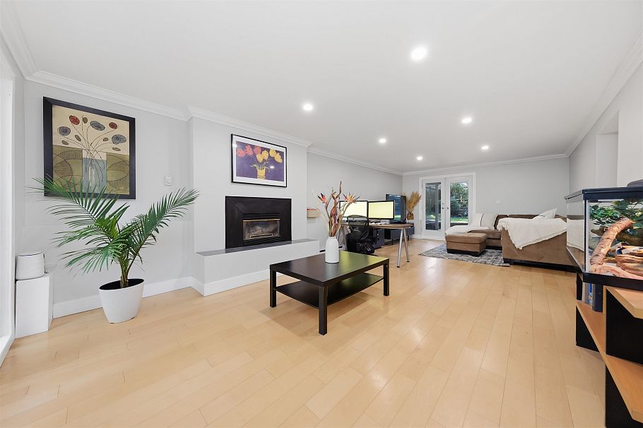 4535 Raeburn Street North Vancouver, BC - 25