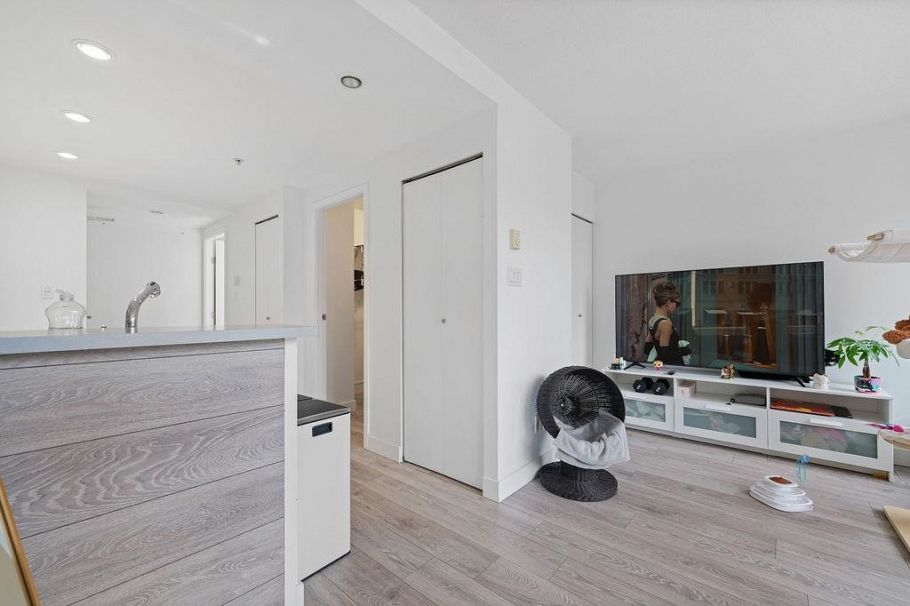 1006 939 Expo Boulevard Vancouver, BC - 8