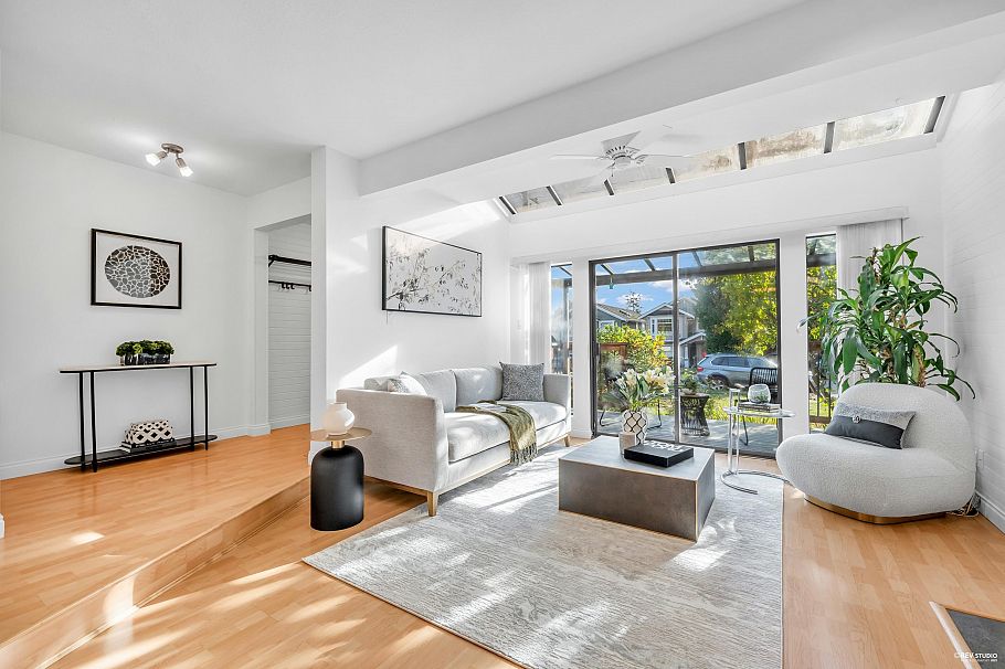 252 E 21st Street North Vancouver, BC - 1
