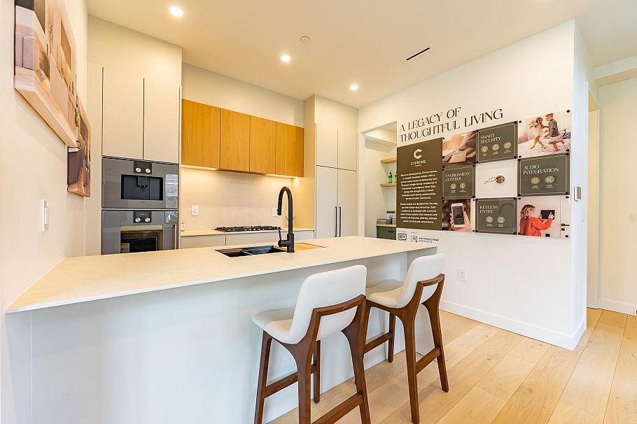858 W 64th Avenue Vancouver, BC - 9