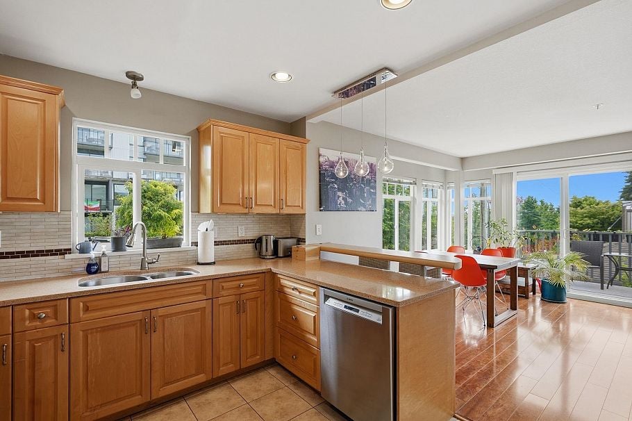 203 W 6th Street North Vancouver, BC - 6
