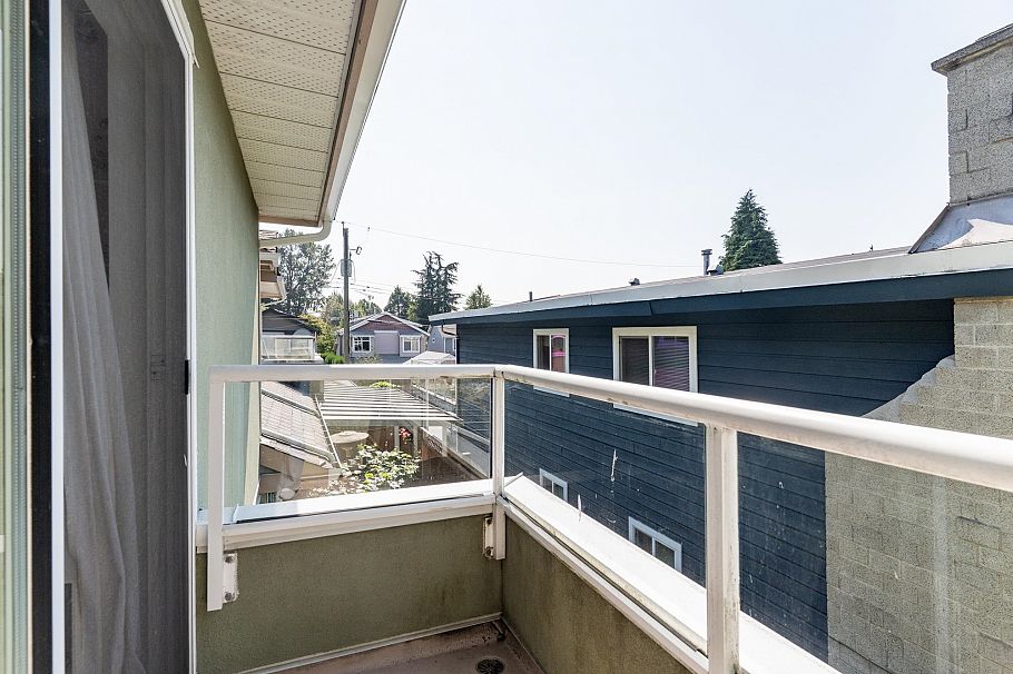 2 1233 W 16th Street North Vancouver, BC - 18