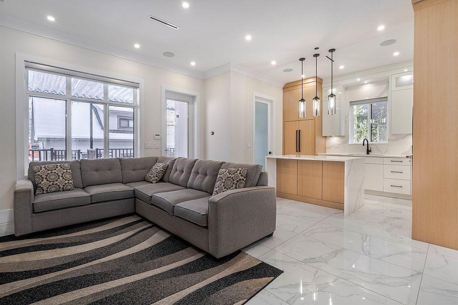 1 6358 Windsor Street Vancouver, BC - 6