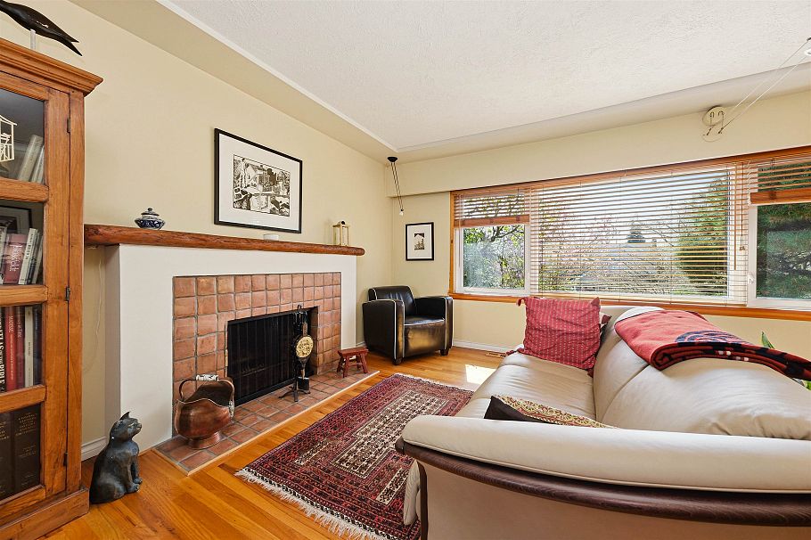 818 E 6th Street North Vancouver, BC - 3