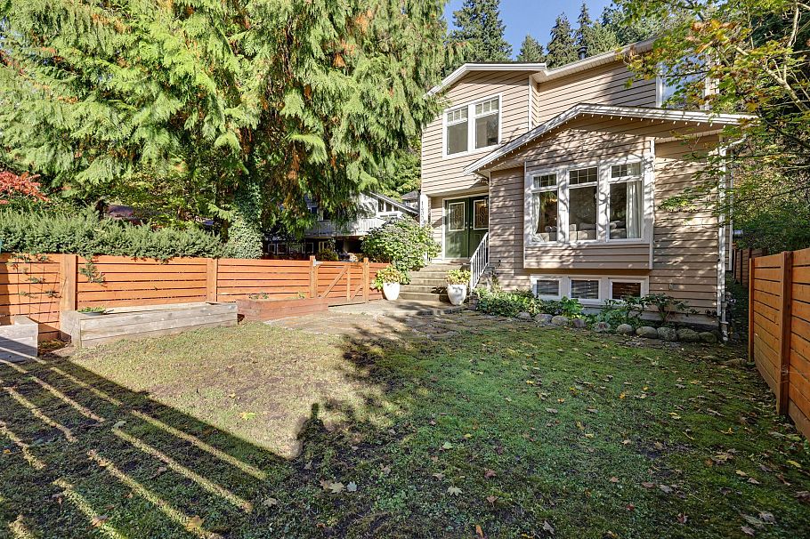 1400 Riverside Drive North Vancouver, BC - 1