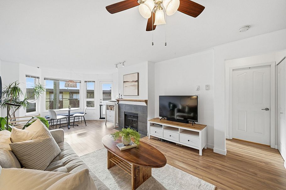 204 315 E 3rd Street North Vancouver, BC - 2
