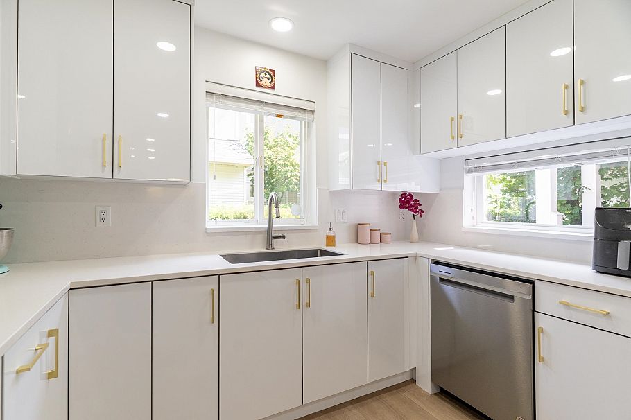 2 1233 W 16th Street North Vancouver, BC - 3