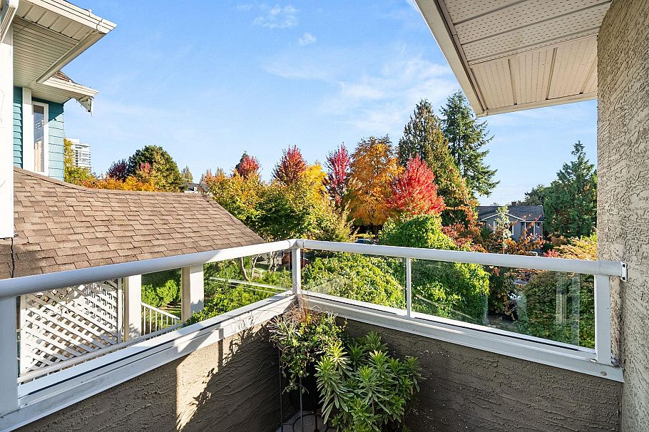 346 W 14th Street North Vancouver, BC - 25