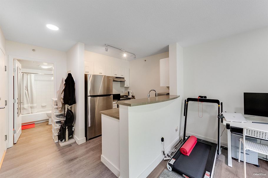 205 3438 Vanness Avenue Vancouver, BC - 9