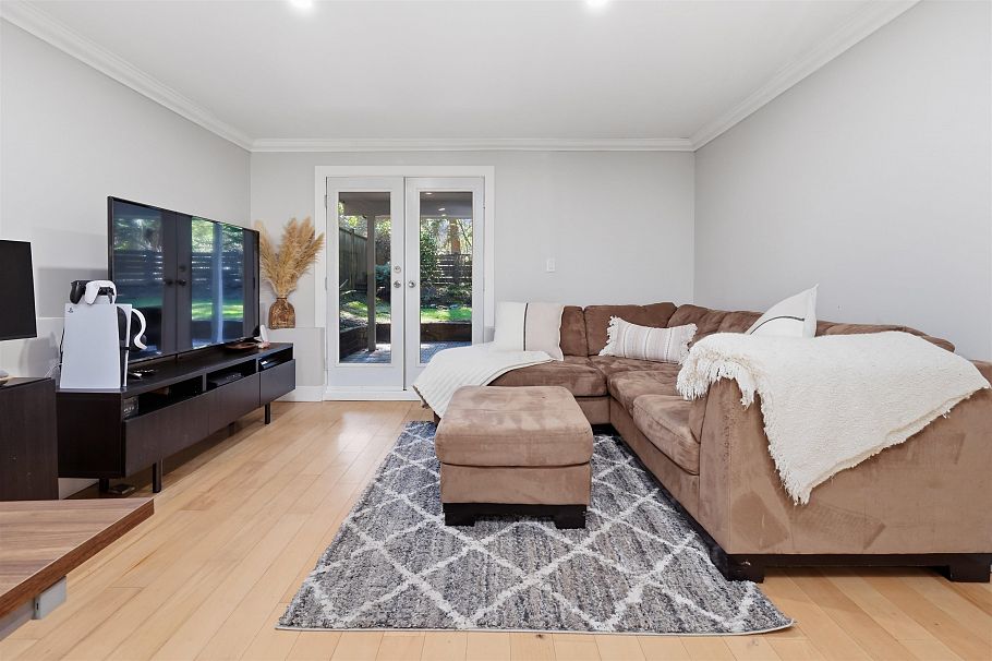 4535 Raeburn Street North Vancouver, BC - 34