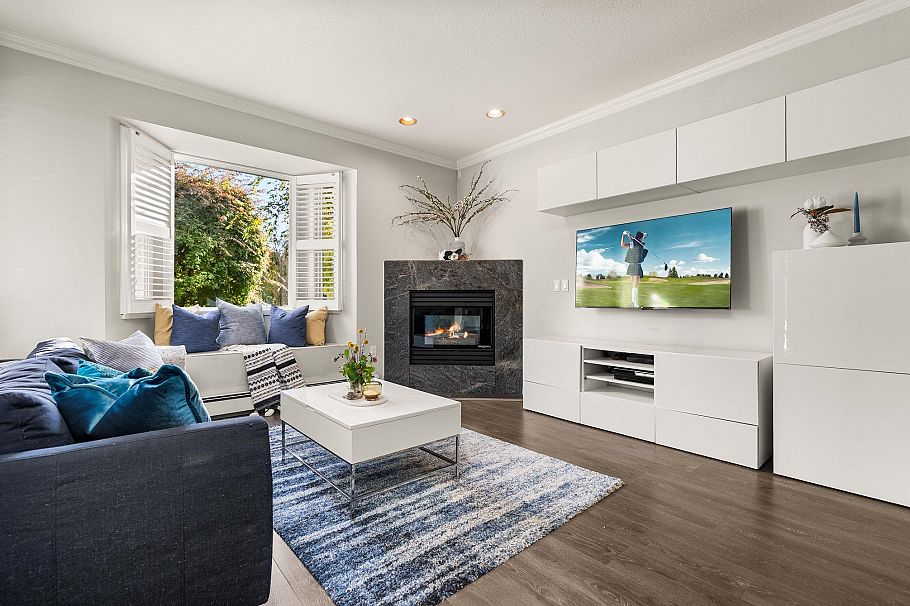 346 W 14th Street North Vancouver, BC - 1