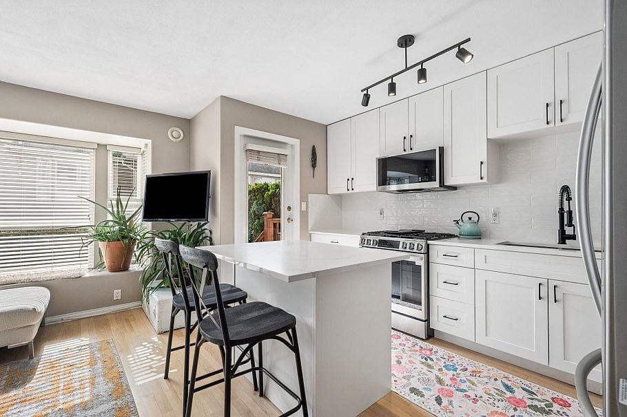 104 225 E 6th Street North Vancouver, BC - 9
