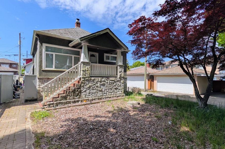 4751 Henry Street Vancouver, BC - 1