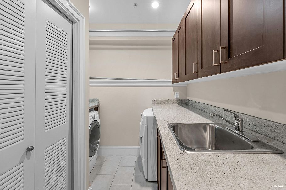 2069 W 28th Avenue Vancouver, BC - 38