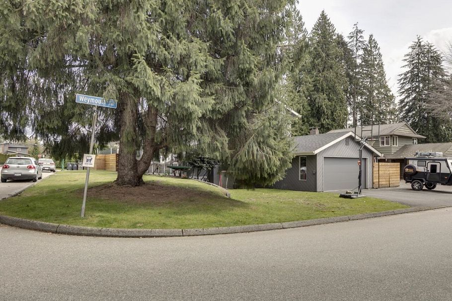 763 Weymouth Drive North Vancouver, BC - 37