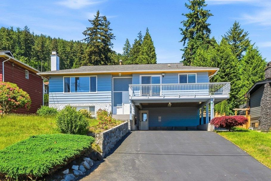 1218 Chamberlain Drive North Blackburn, BC - 1