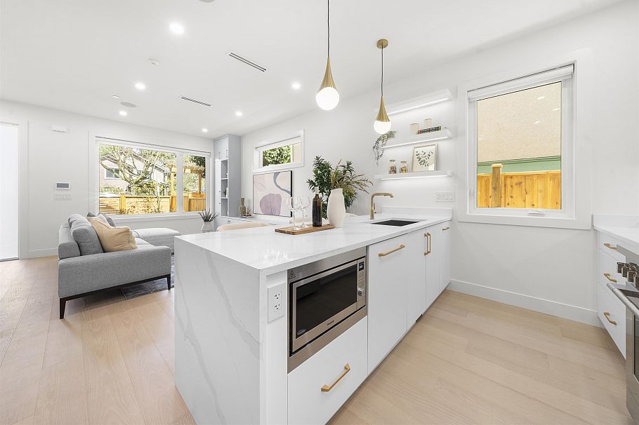 1 1582 E 2nd Avenue Vancouver, BC - 17