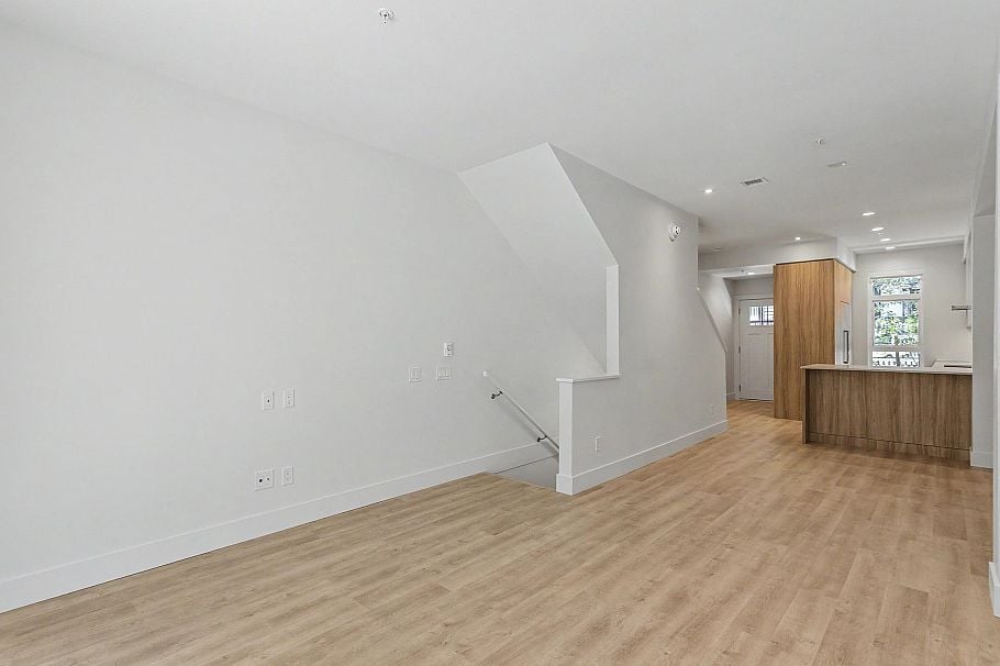 105 2304 Emery Court North Vancouver, BC - 6