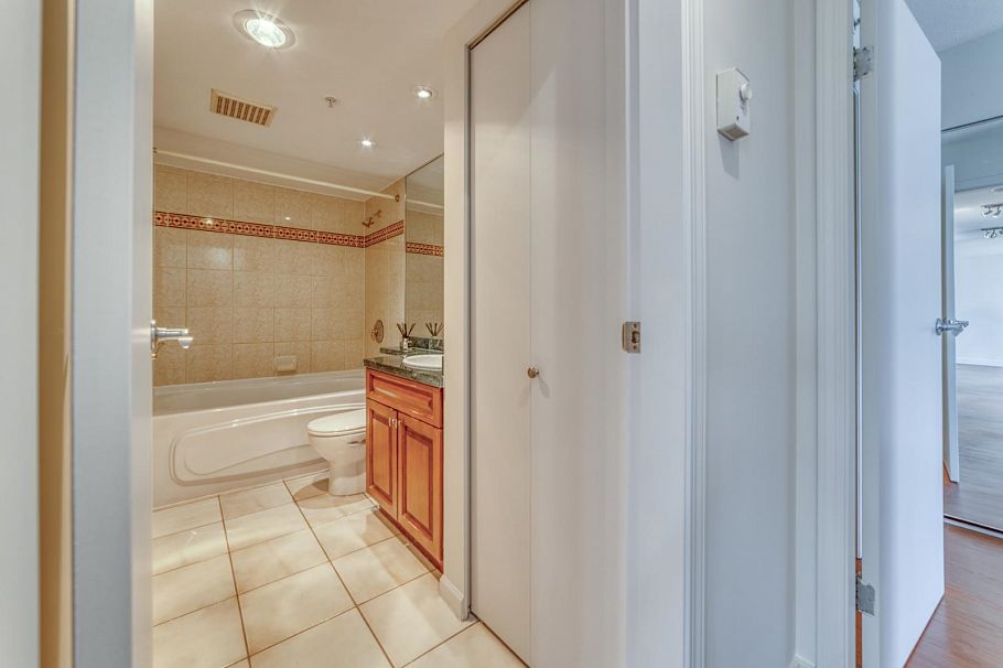 2101 1228 Marinaside Crescent Vancouver, BC - 23