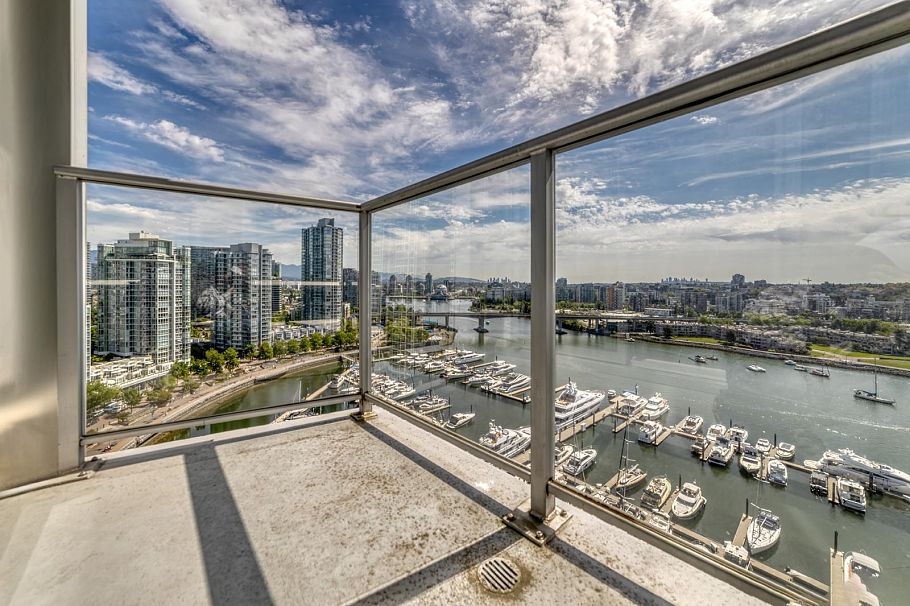 2101 1228 Marinaside Crescent Vancouver, BC - 3