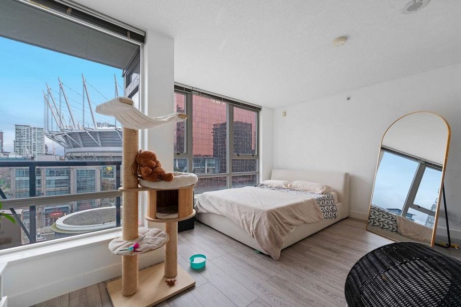 1006 939 Expo Boulevard Vancouver, BC - 2