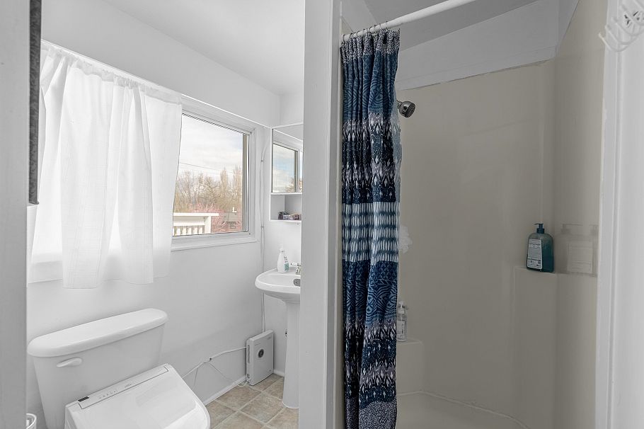 4405 W 9th Avenue Vancouver, BC - 16