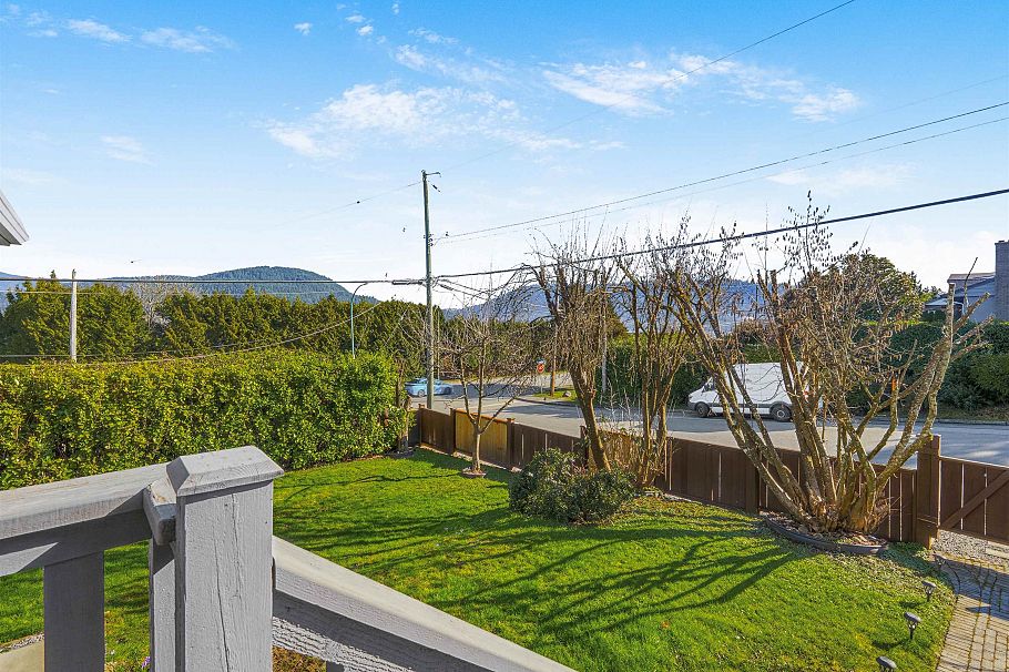 4254 Caddy Road North Vancouver, BC - 33