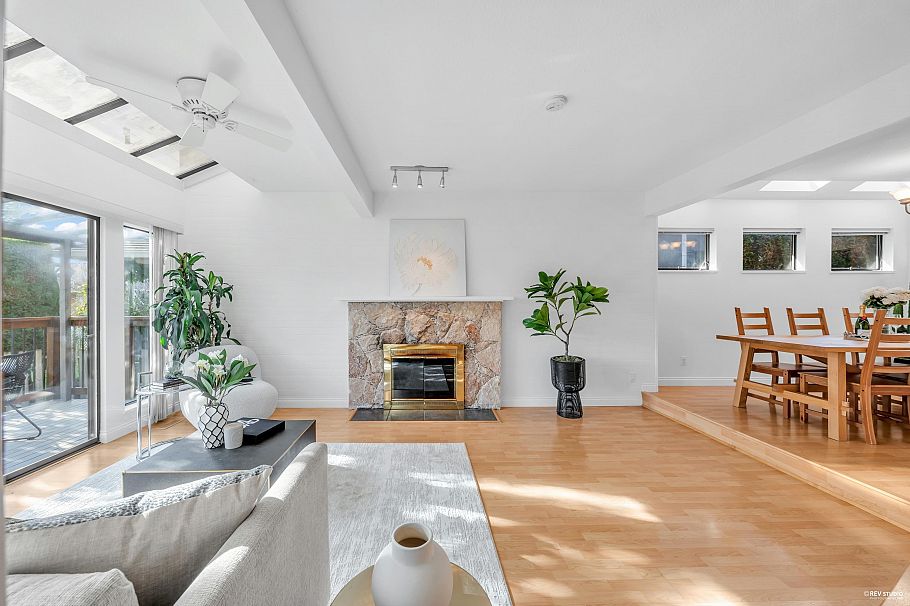 252 E 21st Street North Vancouver, BC - 3