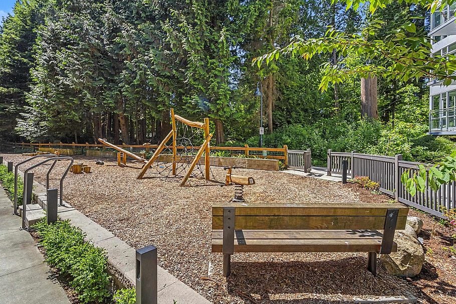 105 2304 Emery Court North Vancouver, BC - 28