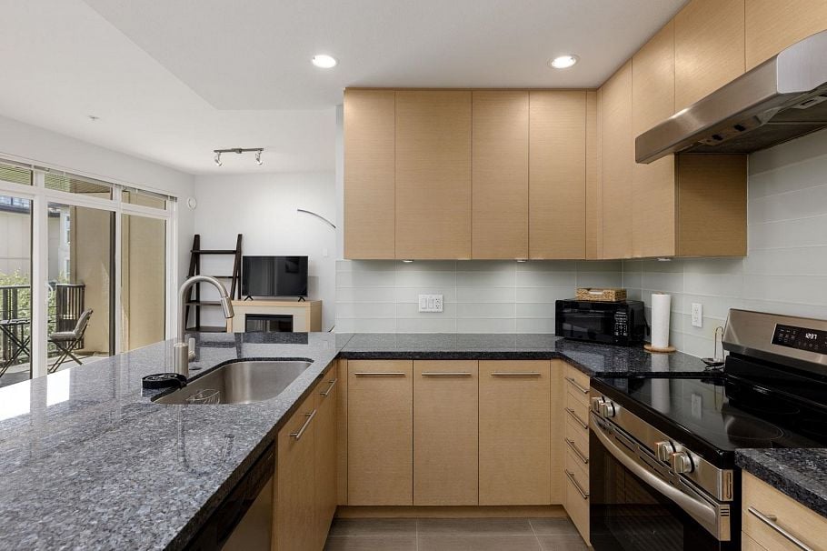 325 5928 BIRNEY AVENUE, Vancouver BC V6S 0B5 Vancouver, BC - 1