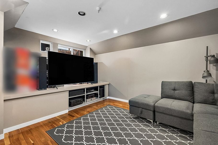 104 225 E 6th Street North Vancouver, BC - 26
