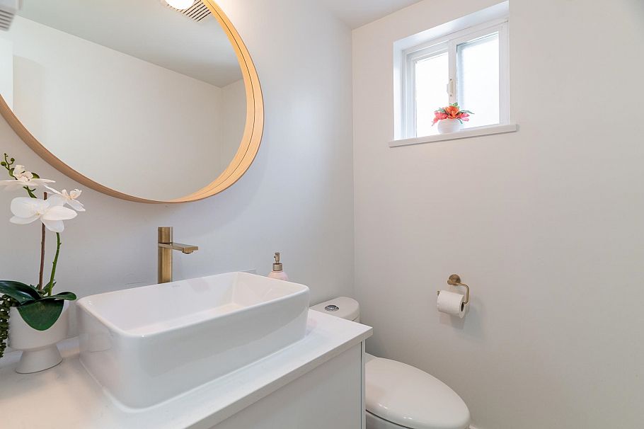 2 1233 W 16th Street North Vancouver, BC - 6