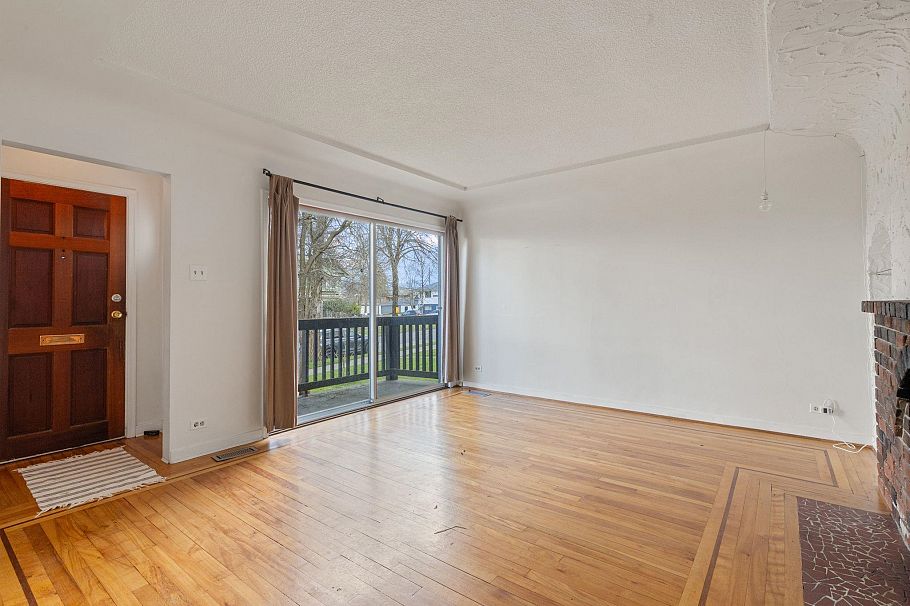 2580 E 19th Avenue Vancouver, BC - 13