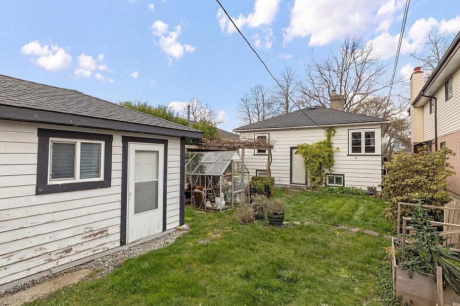 2580 E 19th Avenue Vancouver, BC - 3