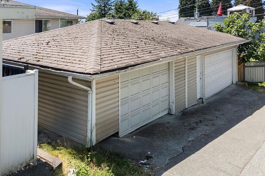 2 460 W 6th Street North Vancouver, BC - 30