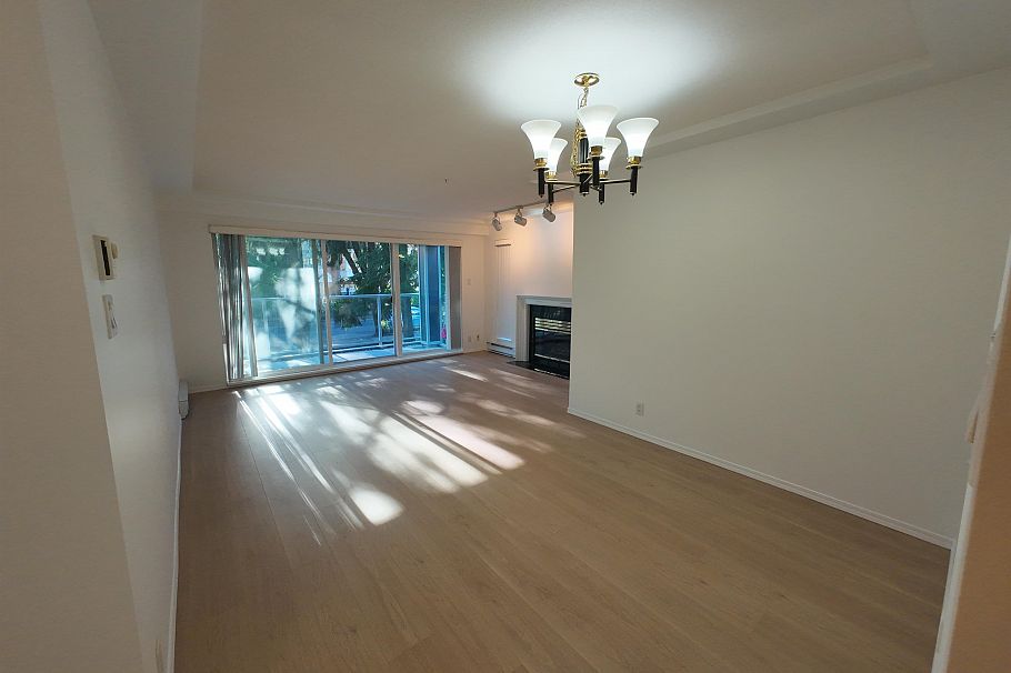 203 865 W 15th Avenue Vancouver, BC - 4