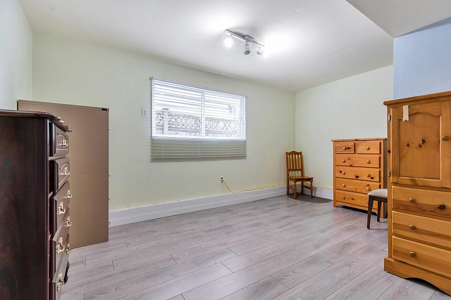 1555 Burrill Avenue North Vancouver, BC - 36