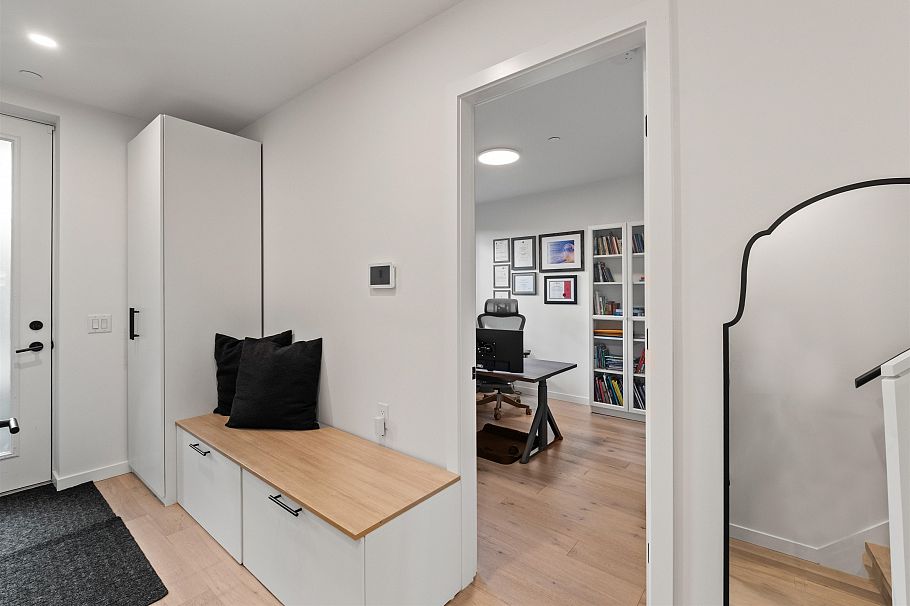 33 528 E 2nd Street North Vancouver, BC - 21