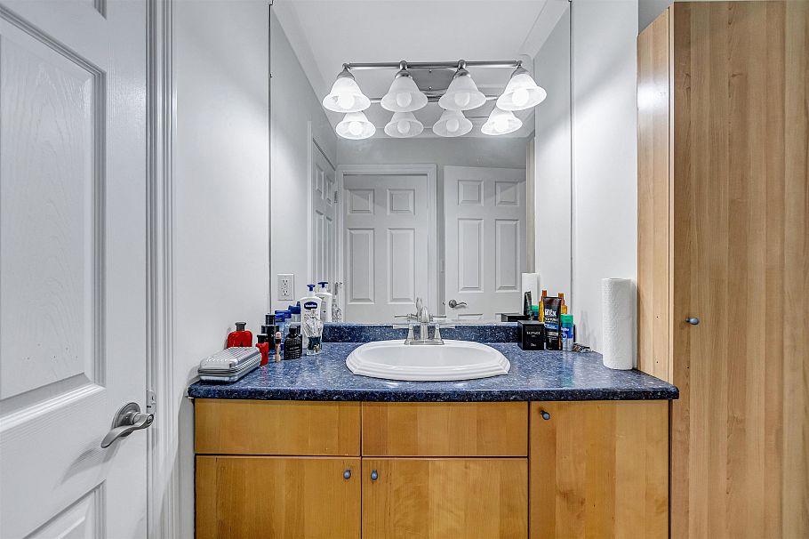1219 Arborlynn Drive North Vancouver, BC - 27