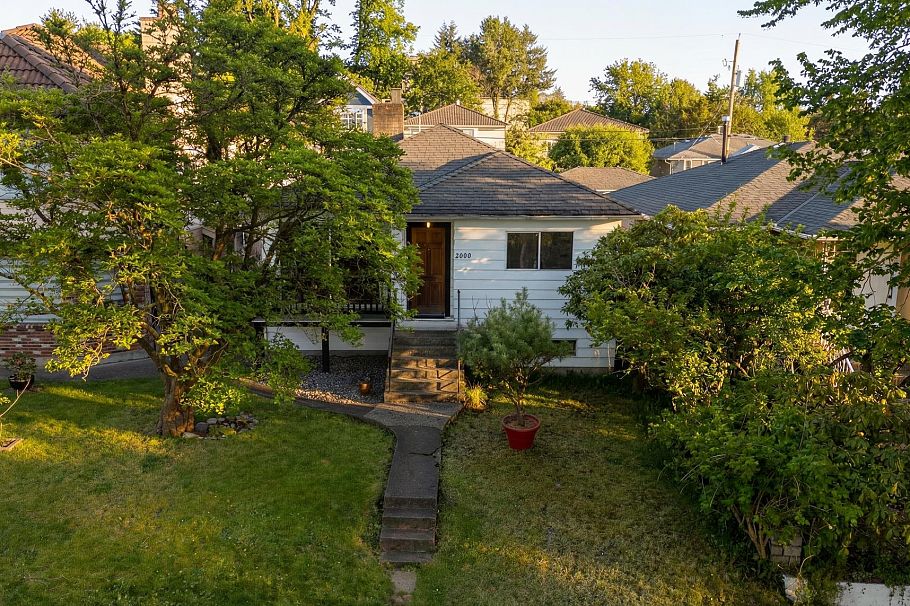2580 E 19th Avenue Vancouver, BC - 19