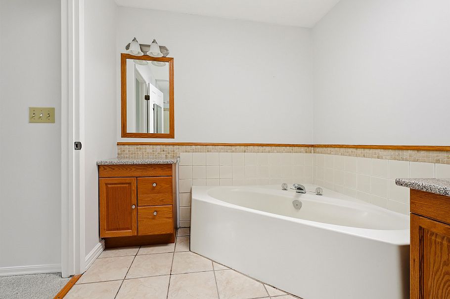 3542 Hurst Place Vancouver, BC - 27