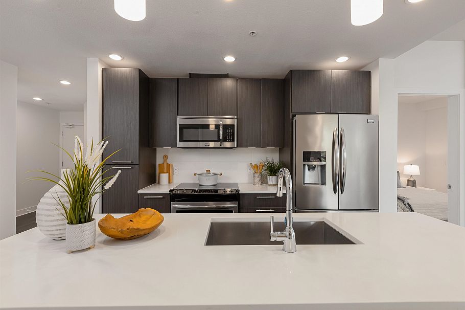 407 733 W 3rd Street North Vancouver, BC - 10