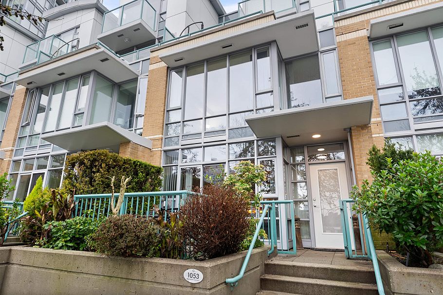 1053 Marinaside Crescent Vancouver, BC - 2