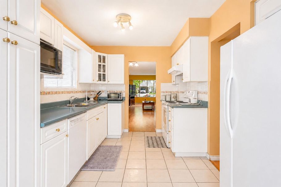 1555 Burrill Avenue North Vancouver, BC - 17