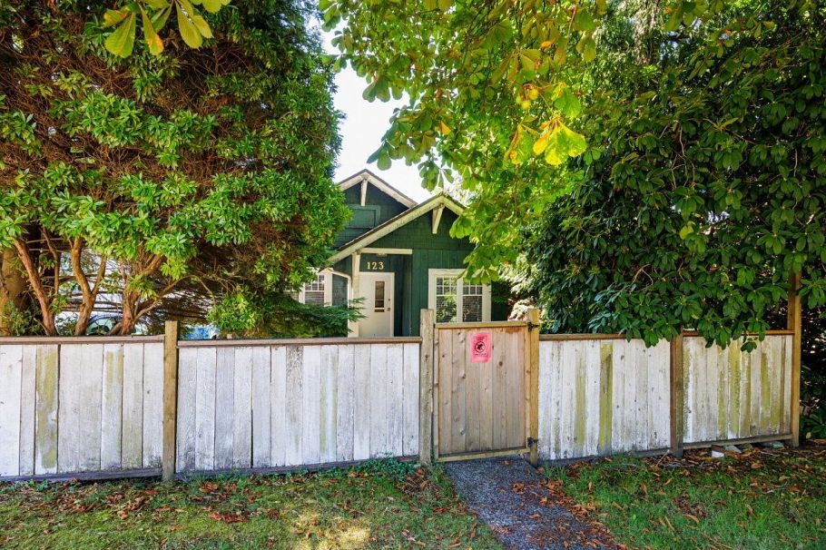 123 E Kings Road North Vancouver, BC - 2